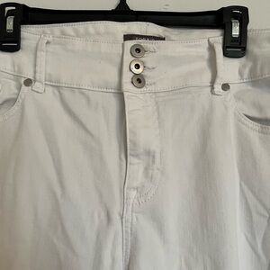 Torrid White straight leg Jegging